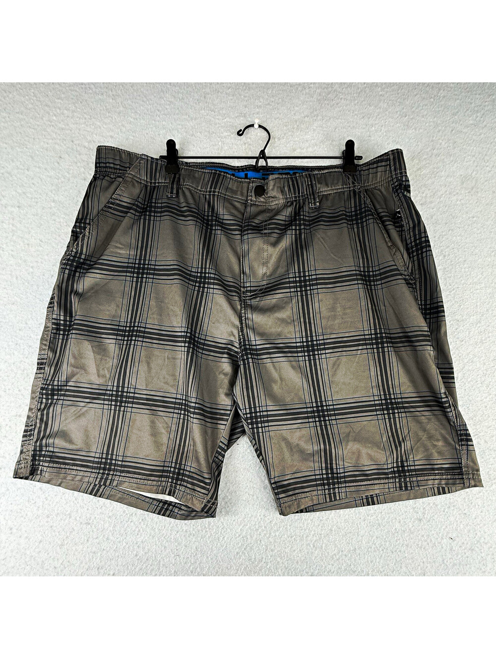 Denali Men’s Gray Plaid Chino Shorts Flat Front Button Slash Pockets Stretch